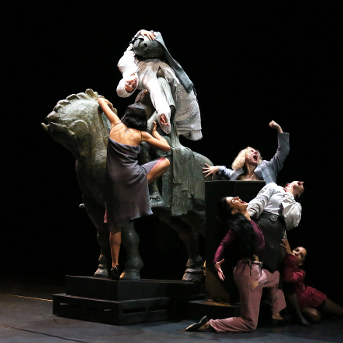 Marry Me In Bassiani – Kampnagel Hamburg – Zur Eröffnung des Internationalen Sommerfestivals huldigen (La)Horde hedonistisch-oppositionell einem georgischen Technoclub