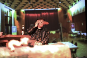 Unterleuten – Landestheater Neustrelitz – Tatjana Rese bringt eine eigene Fassung von Juli Zehs Gesellschaftsroman auf die Bühne