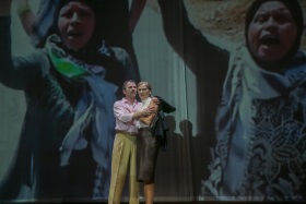 Oslo. Mission für den Frieden – Theater Regensburg – Klaus Kusenberg gelingt ein schmerzhaft-spannender Politthriller zum Nahost-Konflikt