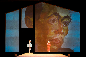 Hollenstein, ein Heimatbild – Vorarlberger Landestheater – Tobias Wellemeyer inszeniert die Uraufführung von Thomas Arzts Theaterbiographie über die kontroverse Malerin Stephanie Hollenstein