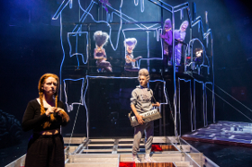 Herz aus Glas – Residenztheater München – Elsa-Sophie Jach legt die Seher-Worte aus Herbert Achternbuschs 45 Jahre altem Drehbuch einem Greta Thunberg-Double in den Mund