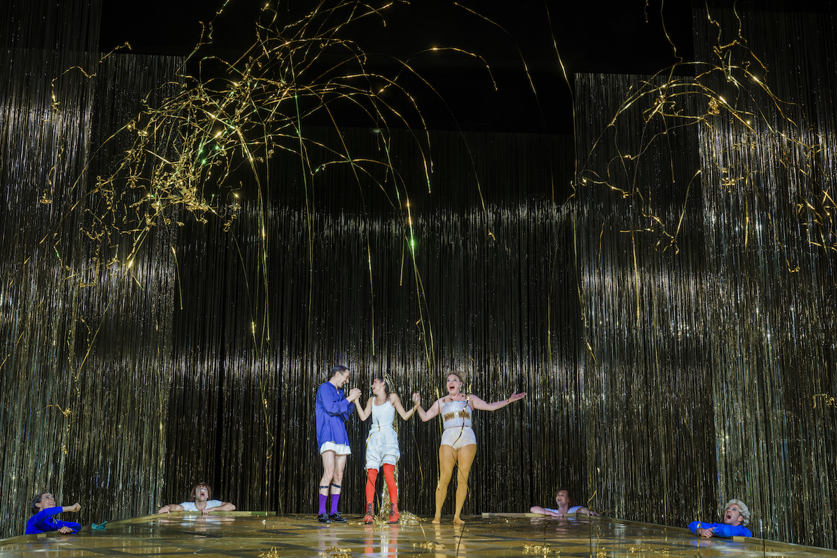 Revisor Claudius Korber Lou Haltinner Milva Stark EnsembleCIngo Hoehn 103