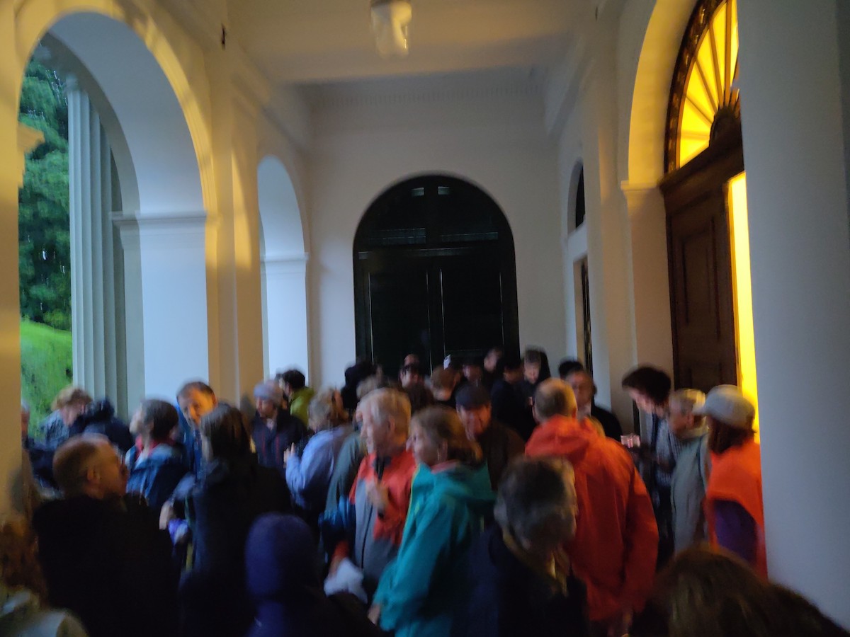 Wachtmeister Studer Warten im Regen CTobias Gerosa