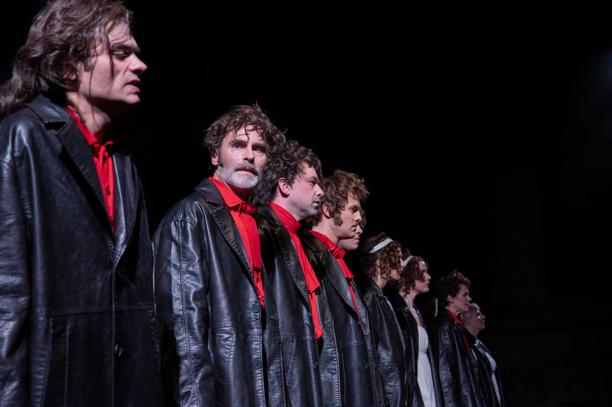 Krieg und Frieden Anton Andreew Rainer Frank Michael Ruchter Philipp Kronenberg Ensemble 184900 c Kerstin Schomburg