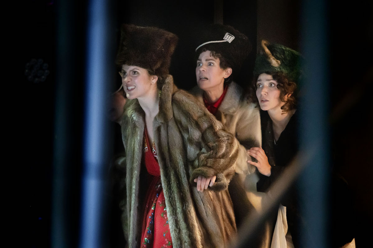 Krieg und Frieden Marie Joelle Blazejewski Nora Buzalka Isabel Will 192005 c Kerstin Schomburg