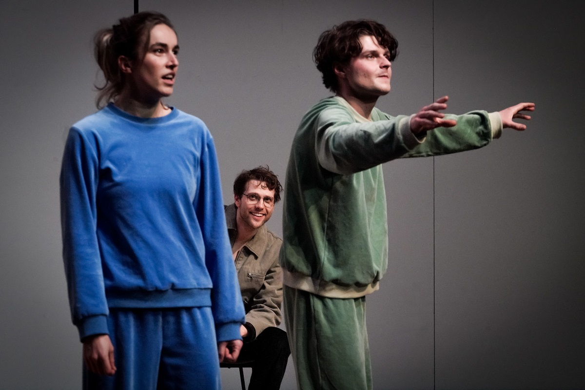 Trauer Ding mit Federn 4 CArno Declair u