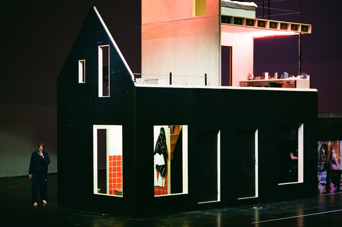 Irgendetwas ist passiert 01 1200 Apollonia Theresa Bitzan