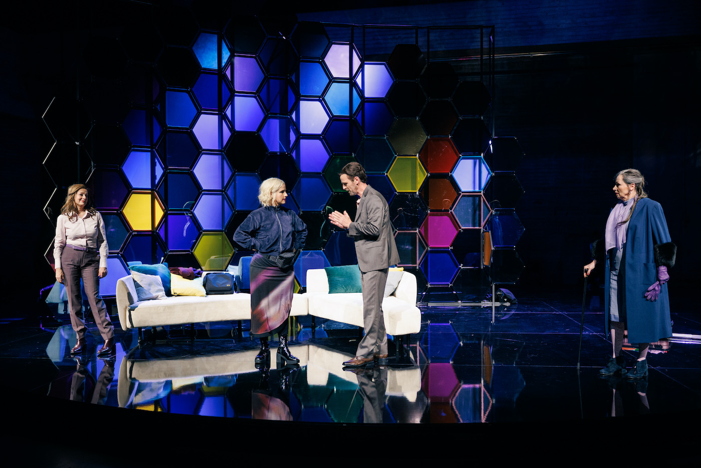 "Moskitos" von Lucy Kirkwood in der Regie von Anna Stiepani in Karlsruhe © Felix Grünschloß