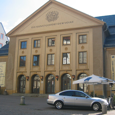 Am Beispiel Freiberg – Wie die AfD in Sachsen in die Gestaltungsfreiheit von Theatern hineinzuregieren versucht